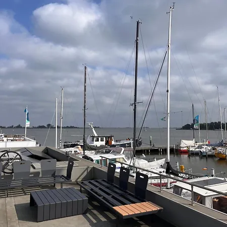 Botel Winter At Surla Houseboat Splendid At Marina Monnickendam