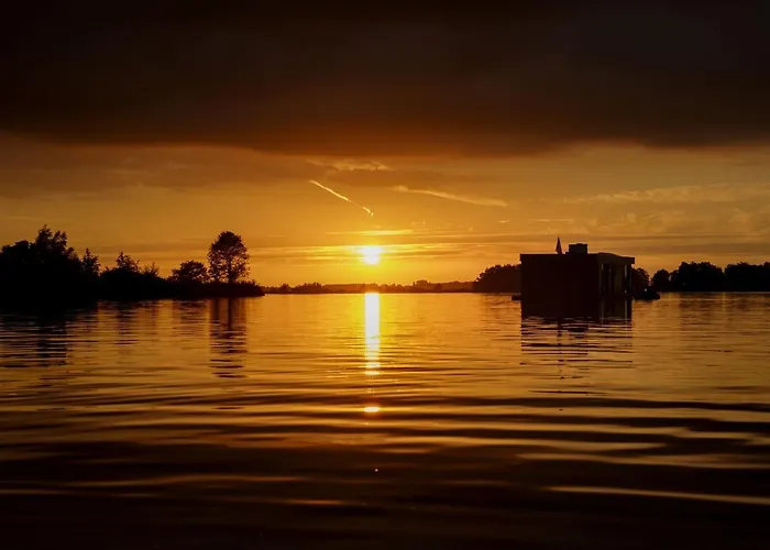 Winter At Surla Houseboat Splendid At Marina Monnickendam