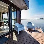 6 Personen Luxe Houseboat Splendid Nabij Amsterdam Monnickendam