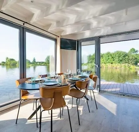 Winter At Surla Houseboat Splendid At Marina * Monnickendam